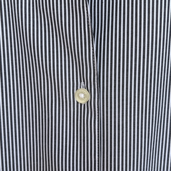 Jones New York (M) 100% cotton, no-iron, button-up shirt, perfect condition. - Picture 3 of 12
